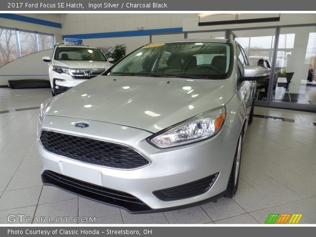 2017 Ford Focus SE Hatch in Ingot Silver