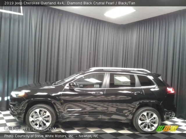 2019 Jeep Cherokee Overland 4x4 in Diamond Black Crystal Pearl