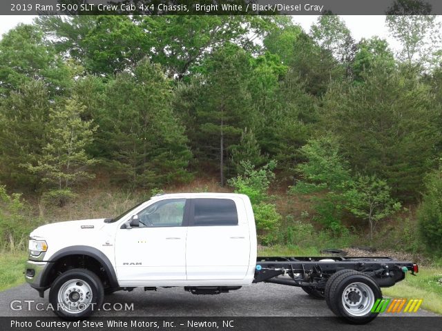 2019 Ram 5500 SLT Crew Cab 4x4 Chassis in Bright White
