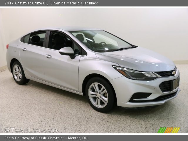 2017 Chevrolet Cruze LT in Silver Ice Metallic
