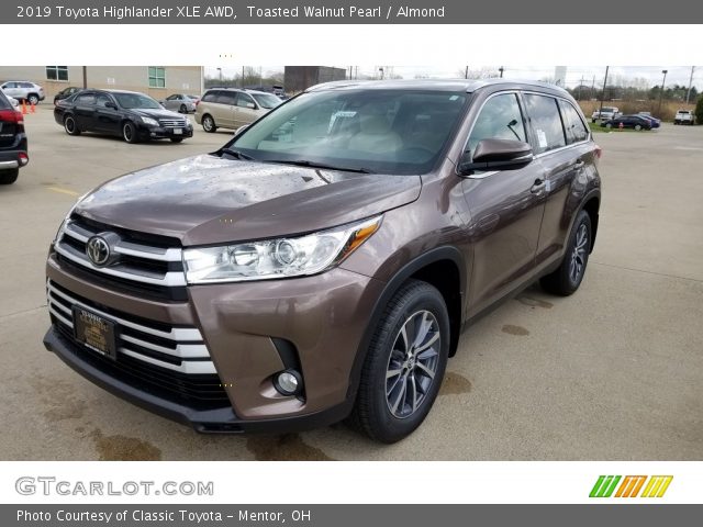 2019 Toyota Highlander XLE AWD in Toasted Walnut Pearl