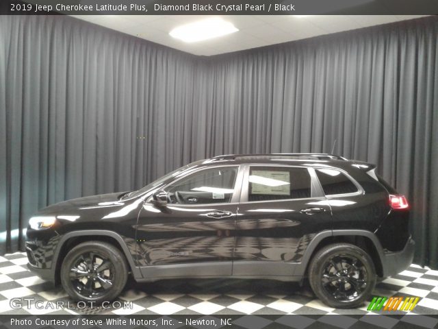 2019 Jeep Cherokee Latitude Plus in Diamond Black Crystal Pearl
