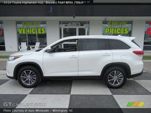 2019 Toyota Highlander XLE in Blizzard Pearl White