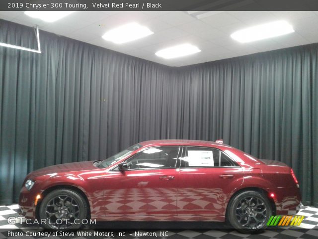 2019 Chrysler 300 Touring in Velvet Red Pearl