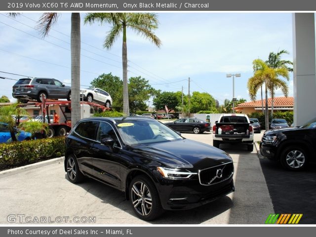 2019 Volvo XC60 T6 AWD Momentum in Onyx Black Metallic