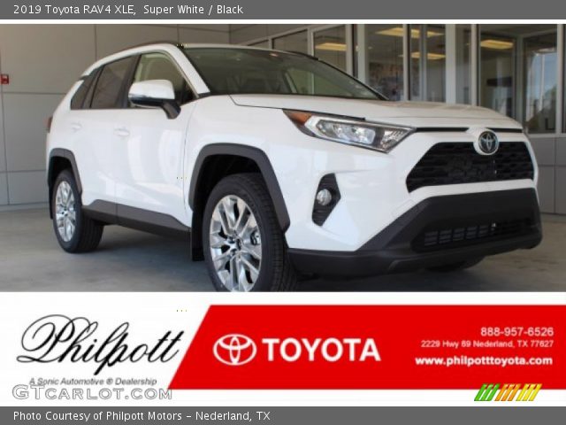 2019 Toyota RAV4 XLE in Super White