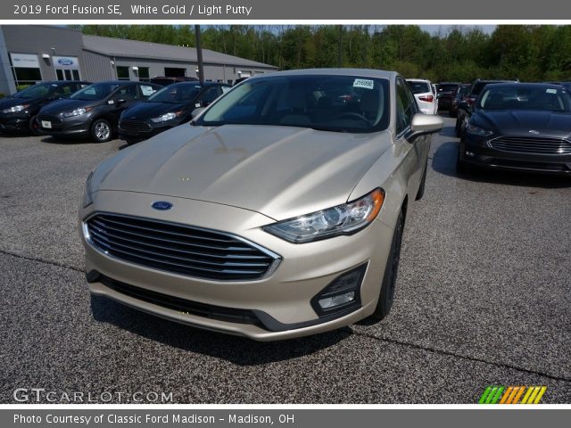 2019 Ford Fusion SE in White Gold