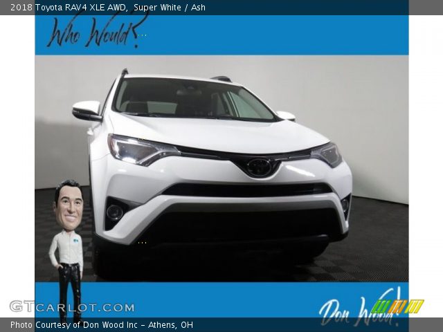 2018 Toyota RAV4 XLE AWD in Super White