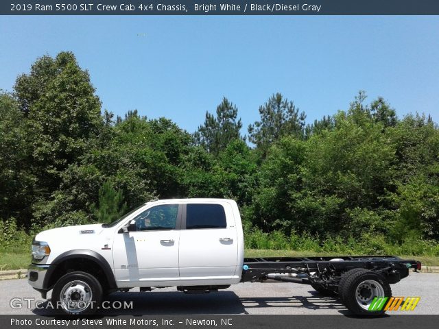 2019 Ram 5500 SLT Crew Cab 4x4 Chassis in Bright White