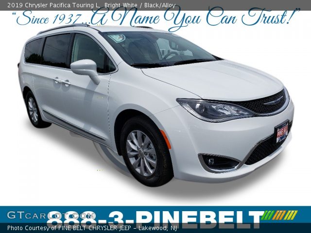 2019 Chrysler Pacifica Touring L in Bright White
