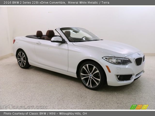 2016 BMW 2 Series 228i xDrive Convertible in Mineral White Metallic
