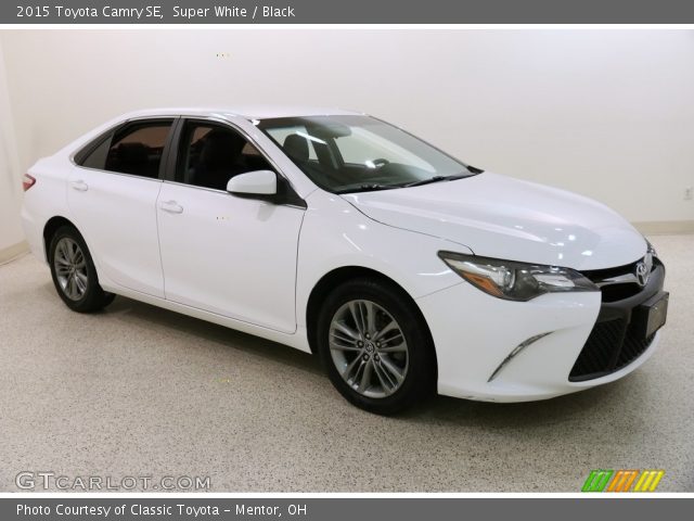 2015 Toyota Camry SE in Super White