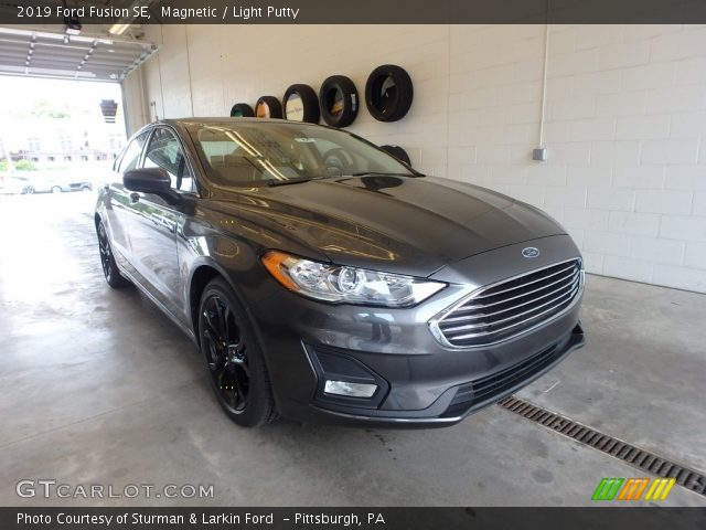 2019 Ford Fusion SE in Magnetic