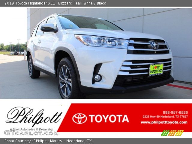 2019 Toyota Highlander XLE in Blizzard Pearl White