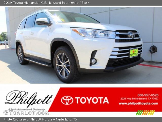 2019 Toyota Highlander XLE in Blizzard Pearl White