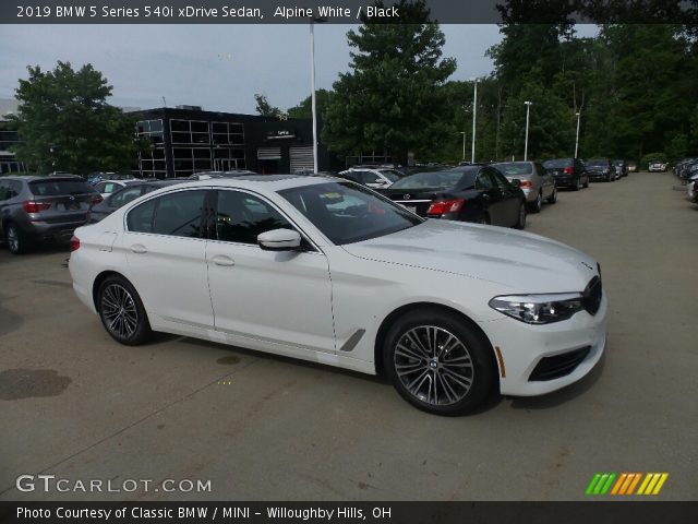 2019 BMW 5 Series 540i xDrive Sedan in Alpine White