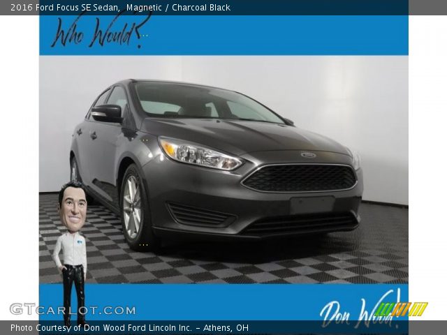 2016 Ford Focus SE Sedan in Magnetic