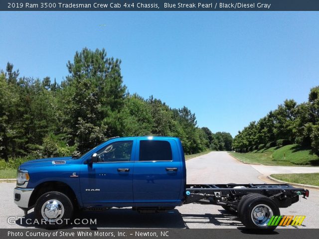 2019 Ram 3500 Tradesman Crew Cab 4x4 Chassis in Blue Streak Pearl