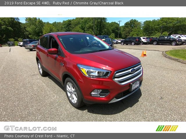 2019 Ford Escape SE 4WD in Ruby Red