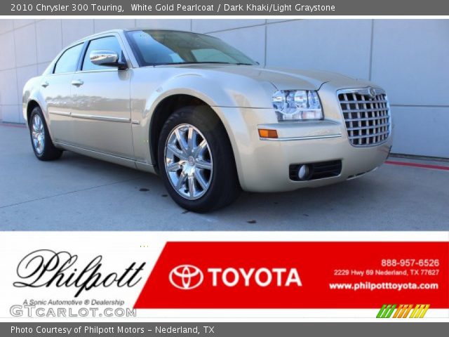 2010 Chrysler 300 Touring in White Gold Pearlcoat