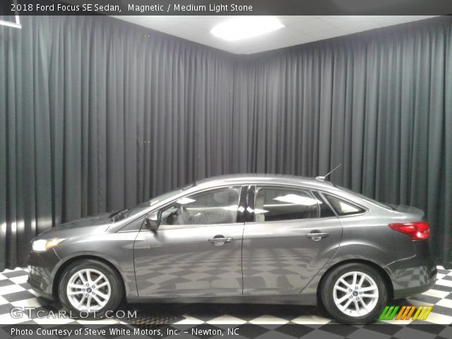 2018 Ford Focus SE Sedan in Magnetic