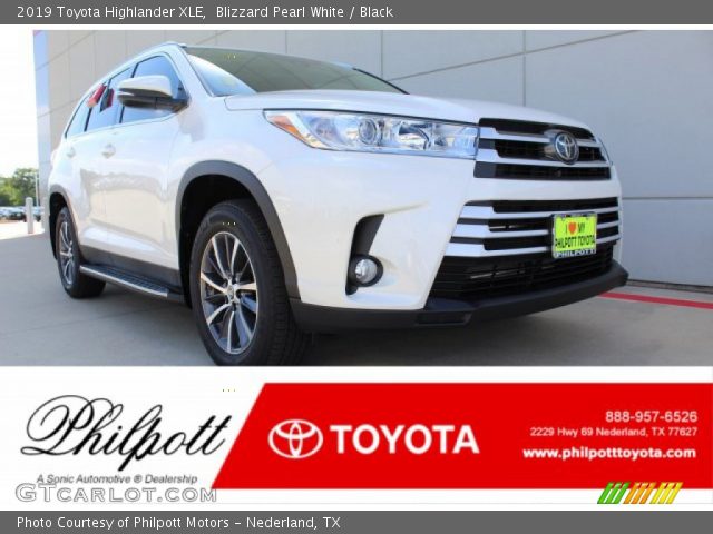 2019 Toyota Highlander XLE in Blizzard Pearl White