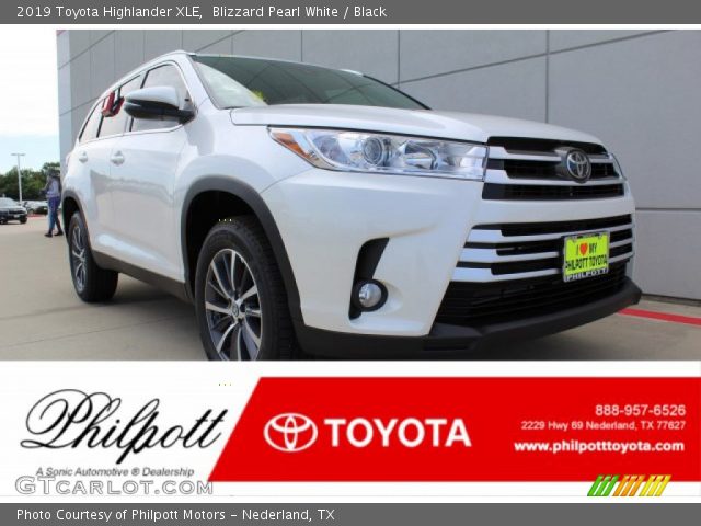 2019 Toyota Highlander XLE in Blizzard Pearl White