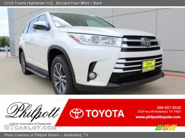 2019 Toyota Highlander XLE in Blizzard Pearl White
