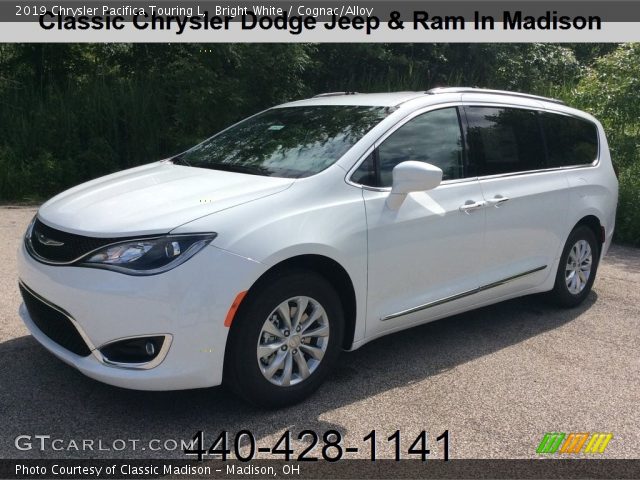 2019 Chrysler Pacifica Touring L in Bright White