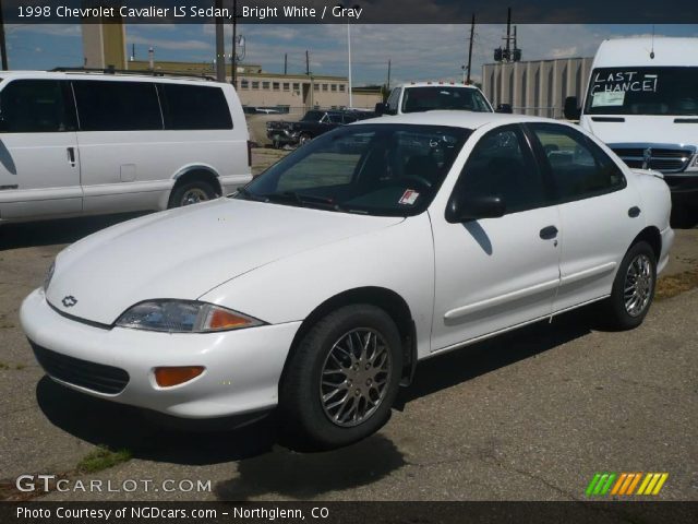 1998 Chevrolet Cavalier LS Sedan in Bright White