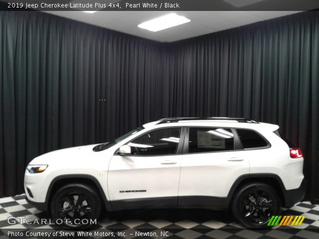 2019 Jeep Cherokee Latitude Plus 4x4 in Pearl White