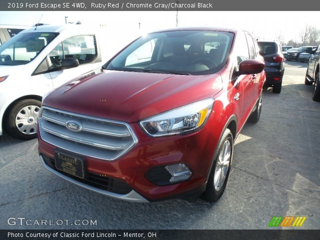 2019 Ford Escape SE 4WD in Ruby Red