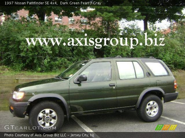 1997 Nissan Pathfinder SE 4x4 in Dark Green Pearl