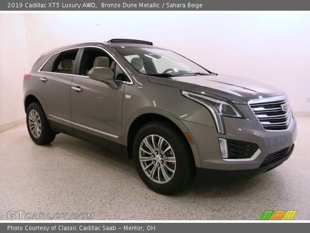 2019 Cadillac XT5 Luxury AWD in Bronze Dune Metallic