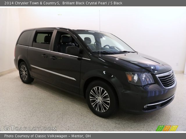 2014 Chrysler Town & Country S in Brilliant Black Crystal Pearl