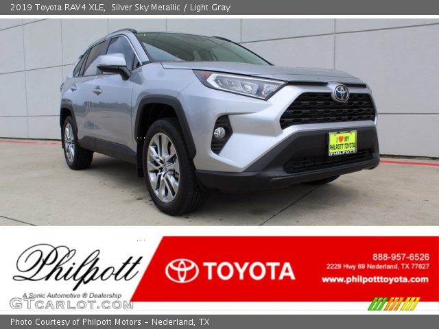 2019 Toyota RAV4 XLE in Silver Sky Metallic