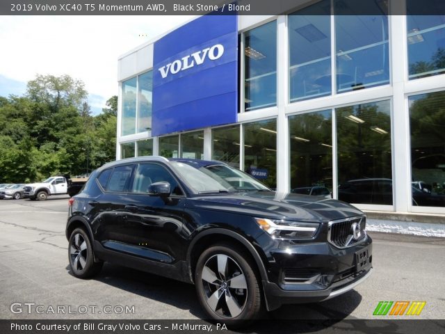 2019 Volvo XC40 T5 Momentum AWD in Black Stone