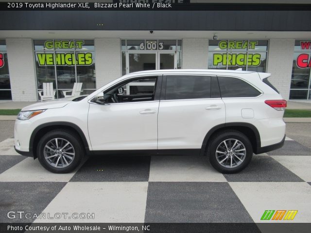 2019 Toyota Highlander XLE in Blizzard Pearl White
