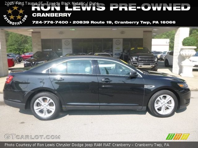 2015 Ford Taurus SE in Tuxedo Black Metallic