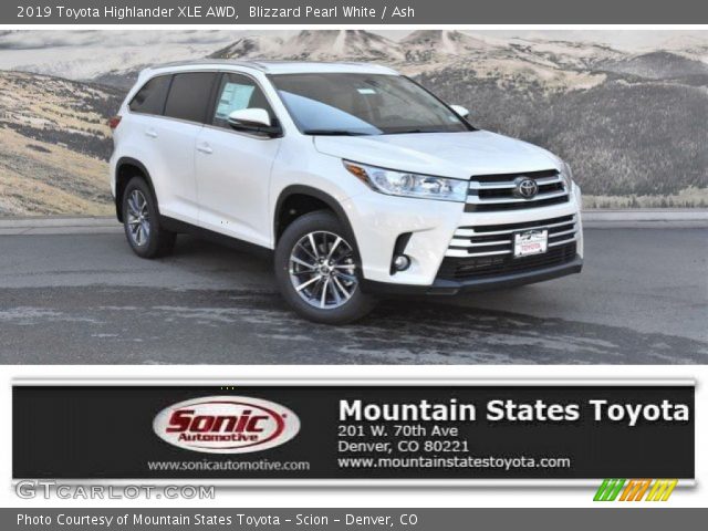 2019 Toyota Highlander XLE AWD in Blizzard Pearl White