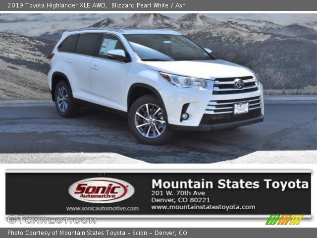 2019 Toyota Highlander XLE AWD in Blizzard Pearl White