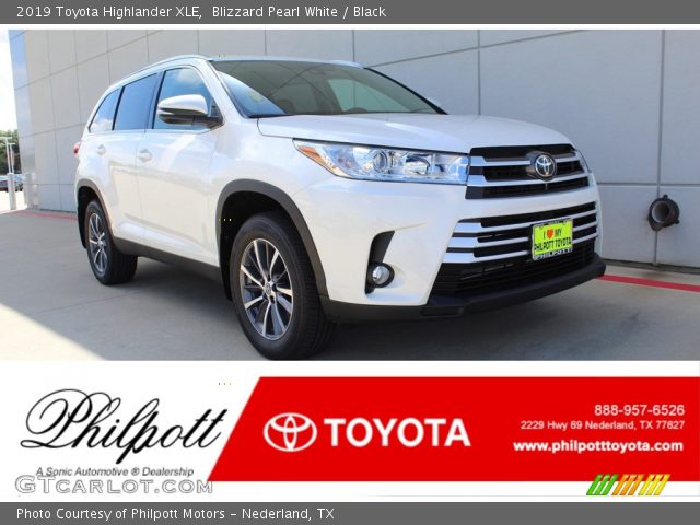 2019 Toyota Highlander XLE in Blizzard Pearl White