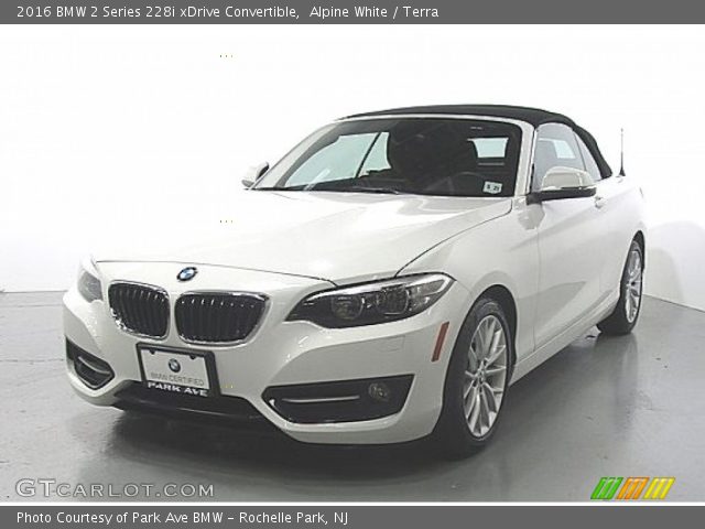 2016 BMW 2 Series 228i xDrive Convertible in Alpine White