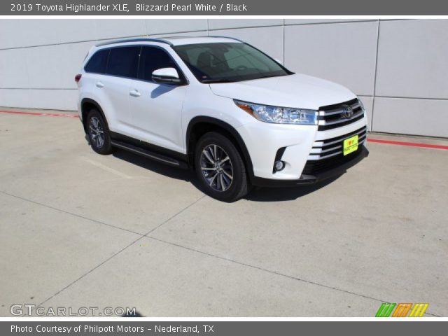 2019 Toyota Highlander XLE in Blizzard Pearl White
