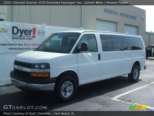 2009 Chevrolet Express 3500 Extended Passenger Van in Summit White