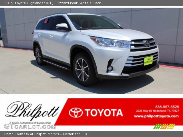 2019 Toyota Highlander XLE in Blizzard Pearl White