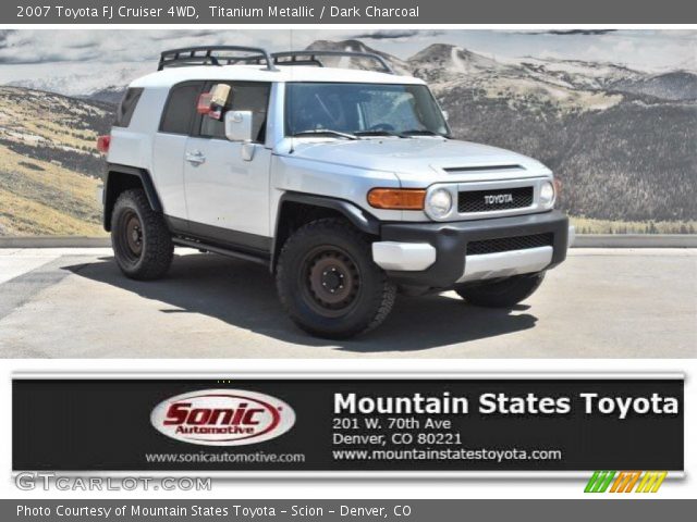 2007 Toyota FJ Cruiser 4WD in Titanium Metallic