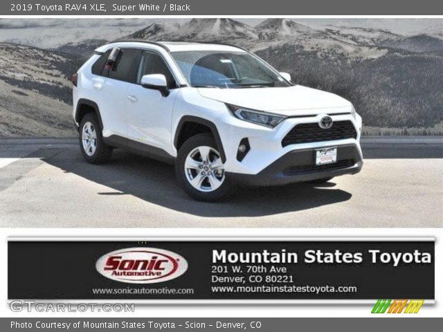 2019 Toyota RAV4 XLE in Super White