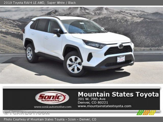 2019 Toyota RAV4 LE AWD in Super White