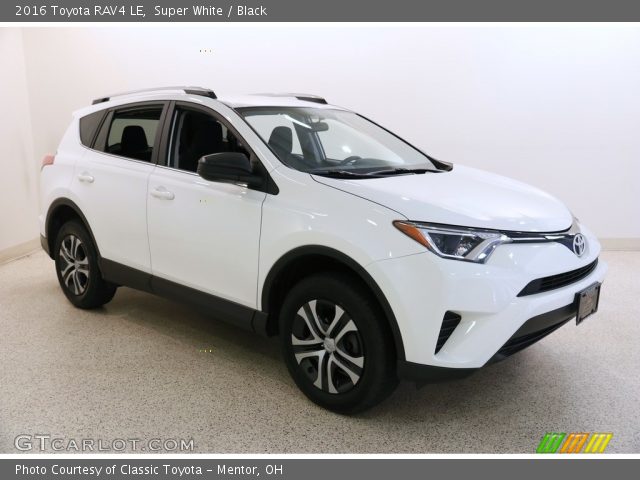 2016 Toyota RAV4 LE in Super White